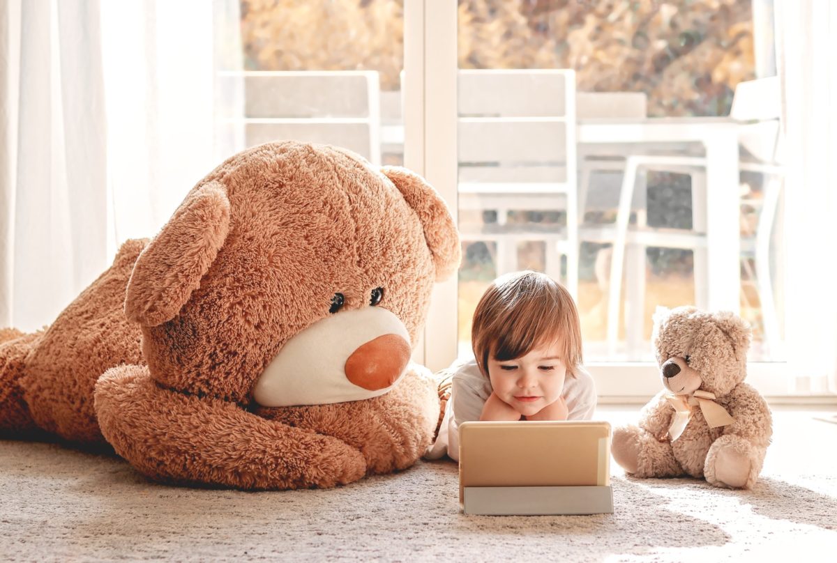 the best online entertainment right now for little kids, including animals at zoos, science, movement and dance, art, music and story times.