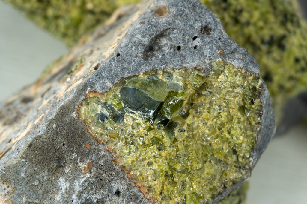 What are the best luxury August peridot birthstone jewelry gifts?